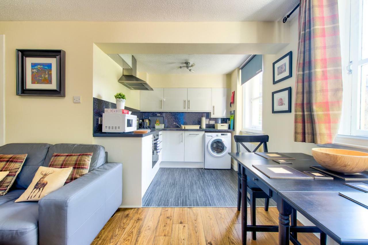 אדינבורו Stunning Studio Apartment Castle View מראה חיצוני תמונה